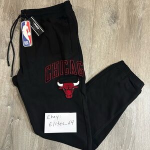 Pro Standard Chicago Bulls Stacked Patch Sweatpants, Black